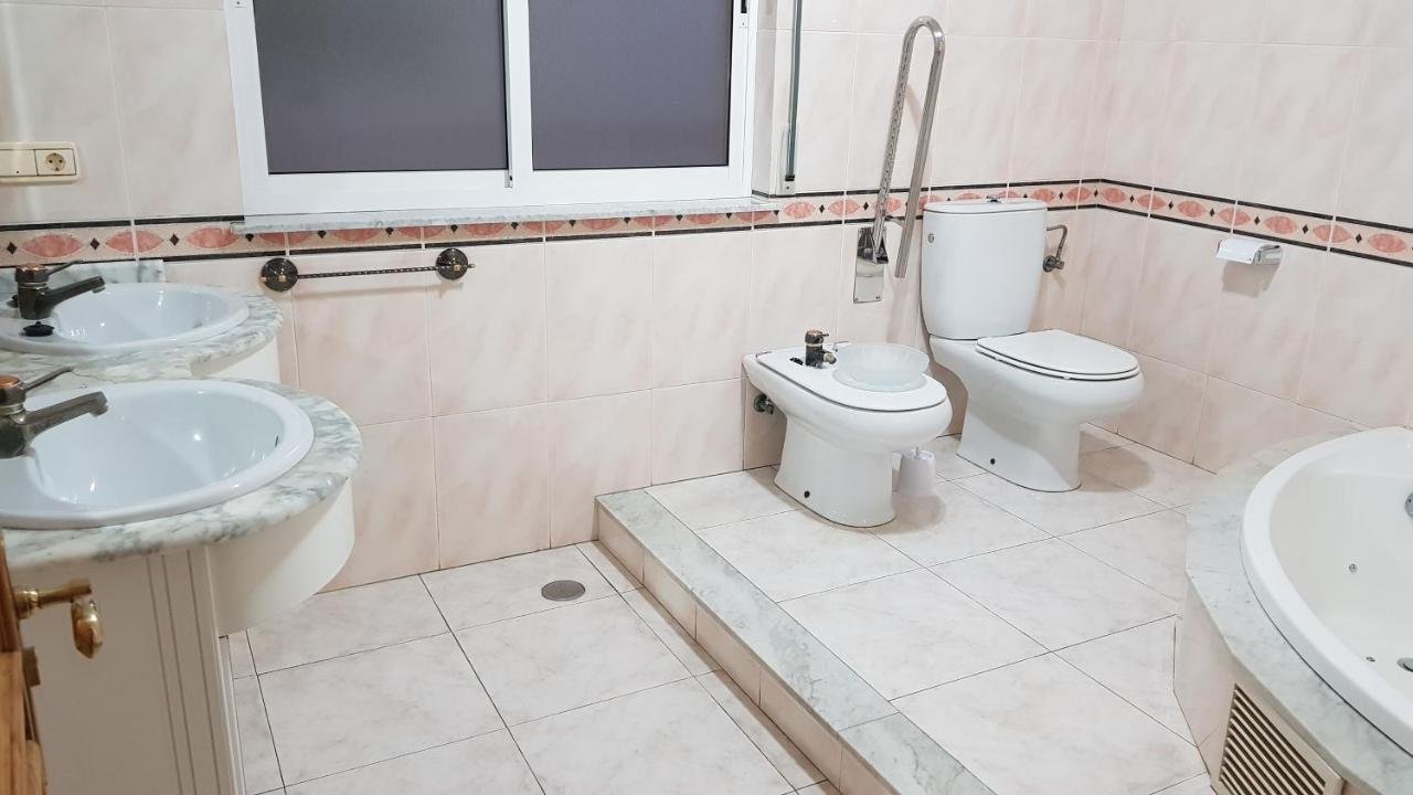 Apartamentos Shalom Ribadeo Dış mekan fotoğraf